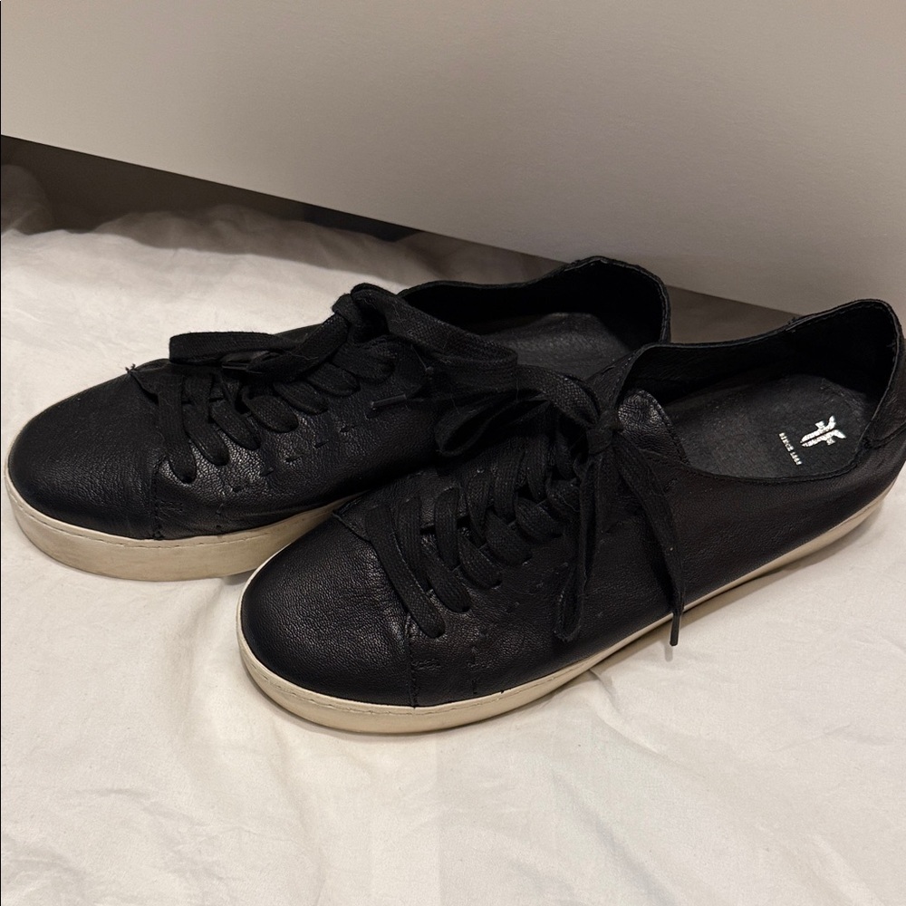 Women’s Frye 9.5M : butter soft leather shoe